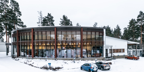 Sähköisen kyselyn voi täyttää myös paperilla Pyhtään kirjaston aukioloaikoina.