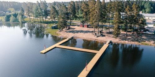 Huutjärven uimarannan laituri